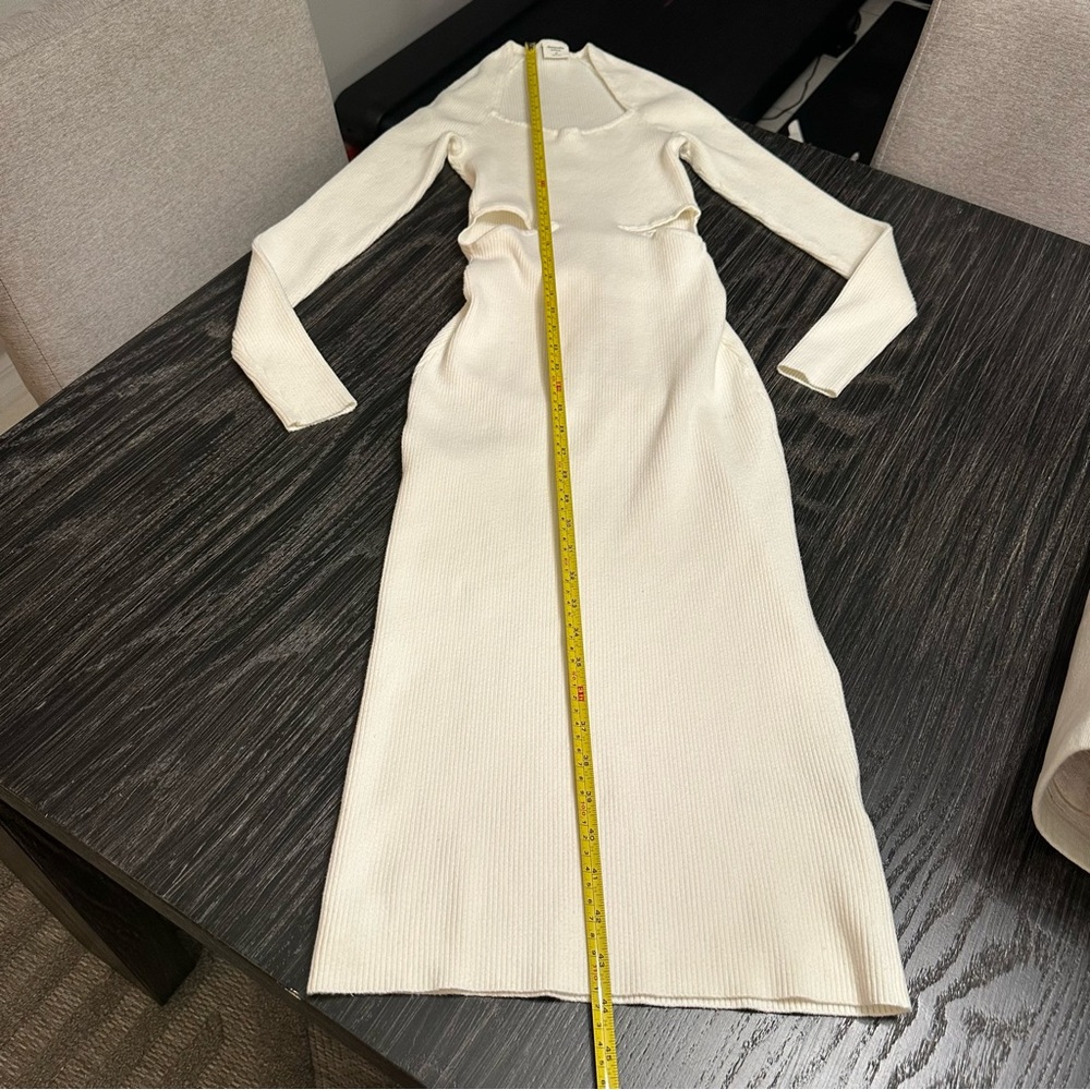 Abercrombie & Fitch Long Sleeve Cutout Maxi Sweater Dress in Cream, Small Tall - Picture 4 of 10